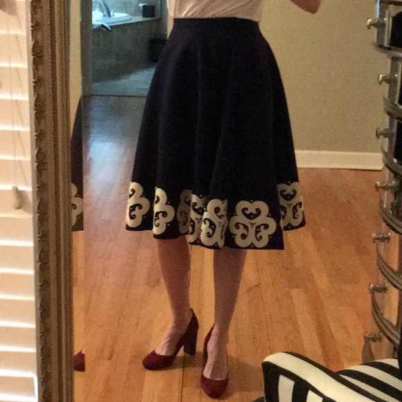 Vintage Dresses & Skirts - Vintage Felt Navy Blue Skirt w white pattern Sz 0